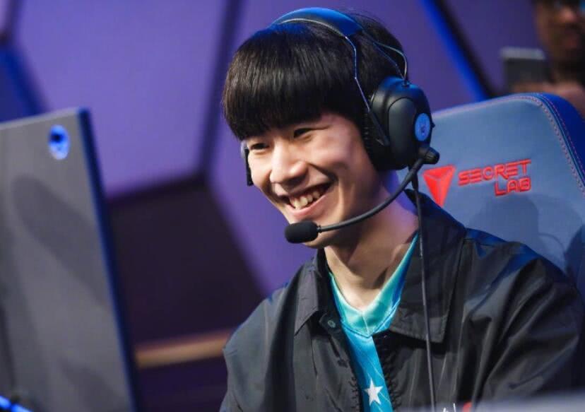 涌入球场 涌入球场