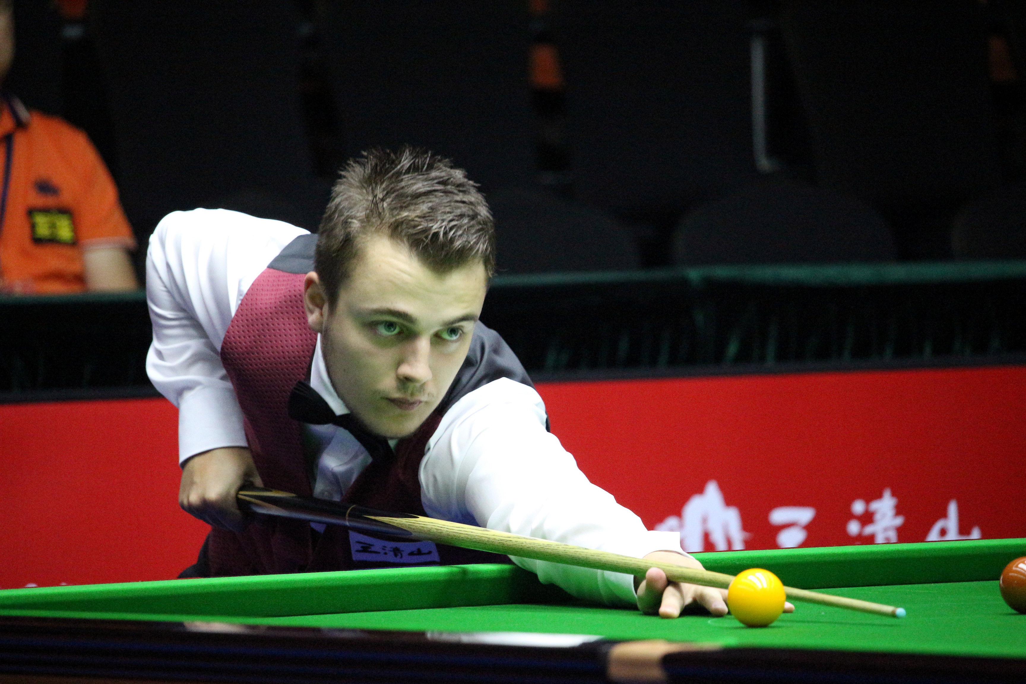 背身做墙 背身做墙